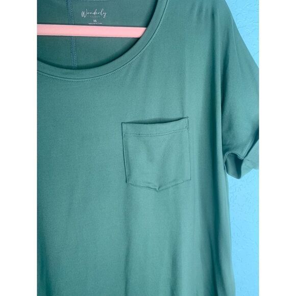 NWOT Green Wonderly Studio Tee Shirt Top Size Large - Picture 4 of 6